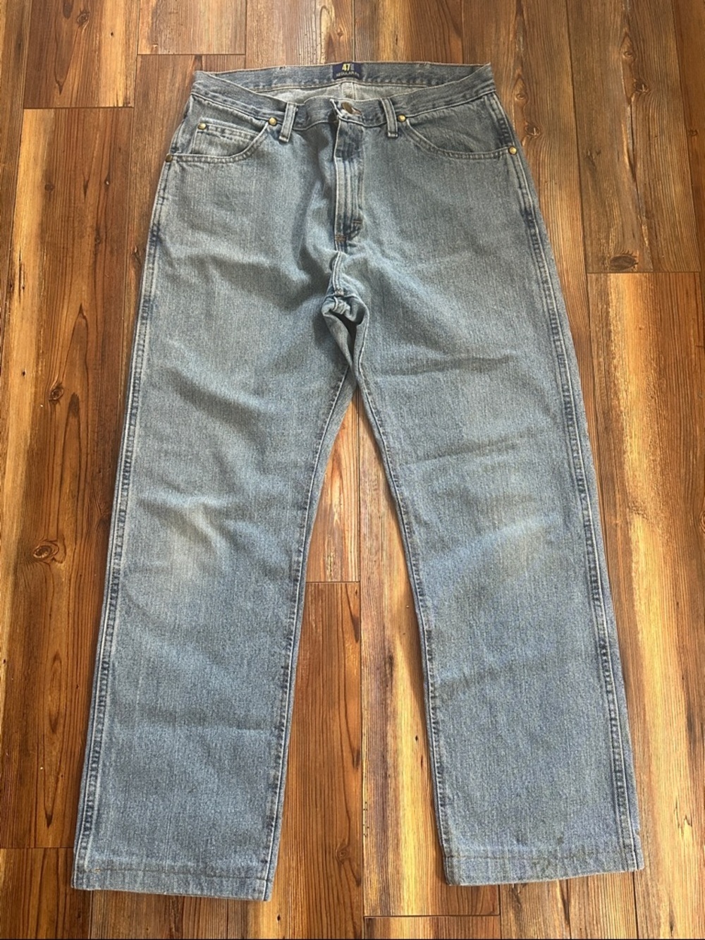 Wrangler Men's Regular Fit Jeans 34x38 Great fit for Women!